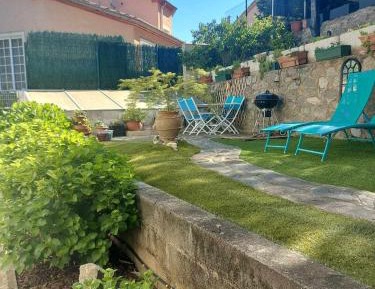 Apartment with Garden View