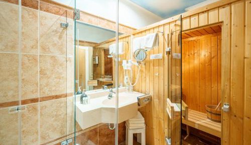 Suite with Sauna