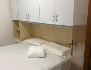 One-Bedroom Apartment with Lake View