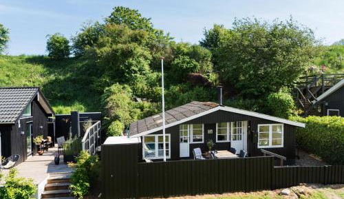 One-Bedroom Holiday Home