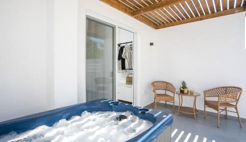 Studio with Spa Bath