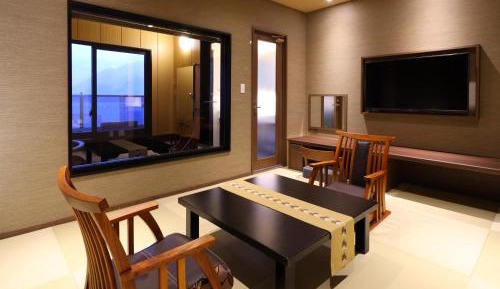 Connecting Japanese Western Room with Lounge Access (over 13 years old)	