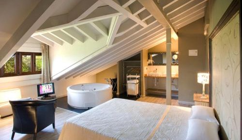 Suite with Hot Tub