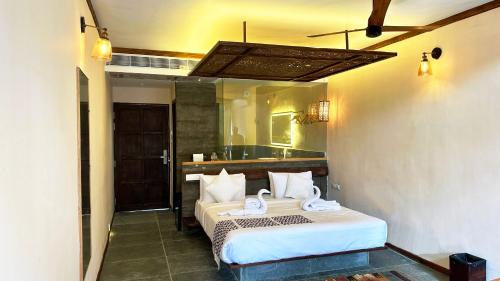 Deluxe Double Room (1 adult + 1 child)