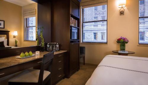 Deluxe Room with One Queen Bed