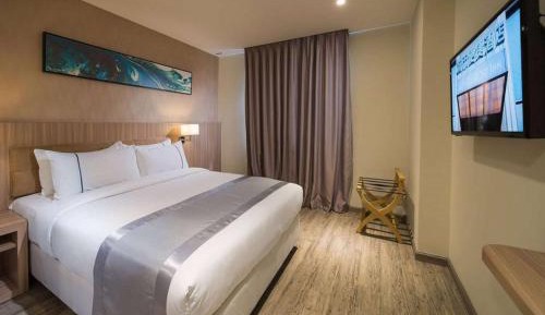 Deluxe Queen Room - Non-Smoking