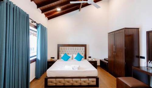 Double Room with Pool View