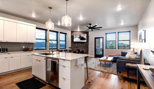 Three-Bedroom Apartment with Balcony