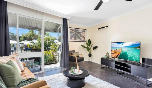Apartment with Pool View 