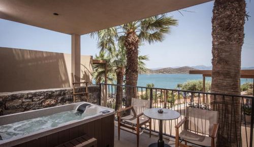 Deluxe Room With Private Jacuzzi & Sea View