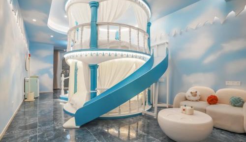 Ice Castle Family Room 