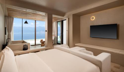 Courtyard King Room
