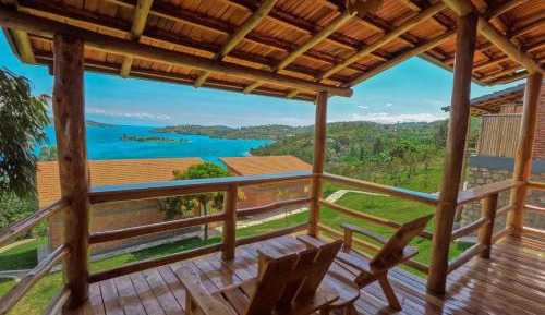 Deluxe Room (2 Adults + 1 Child)