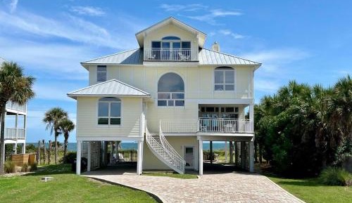 Eight-Bedroom Holiday Home