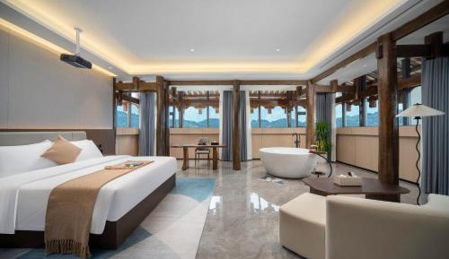 Suite with Mountain View