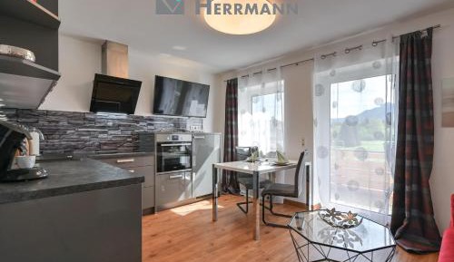 Apartment with Mountain View