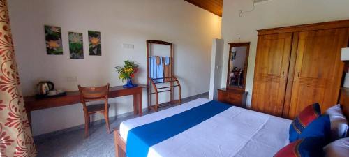Deluxe Double Room with Balcony and Sea View