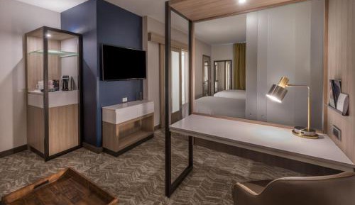 Suite, 2 Queen, Sofa bed
