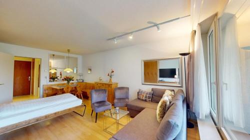 Apartment with Mountain View