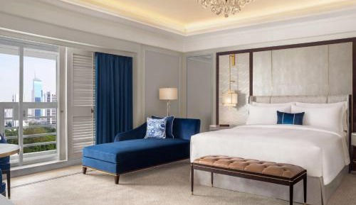 Grand Deluxe King Room with Balcony