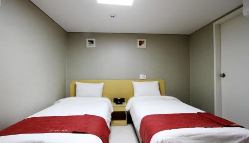 Twin Room with City View