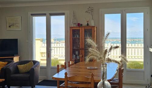 Three-Bedroom Holiday Home 