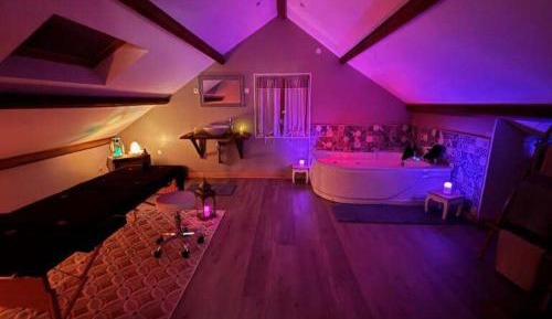 Suite with Hot Tub