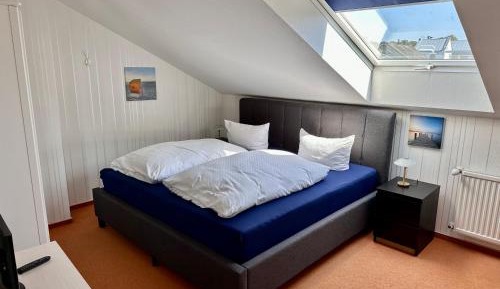 One-Bedroom Apartment with Balcony