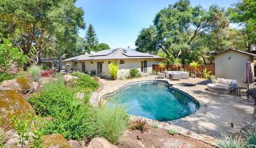 Three-Bedroom Vacation Home 