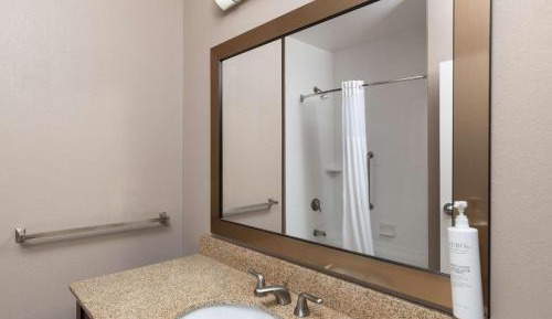 Room with Two Queen Beds - Non-Smoking