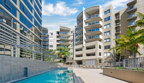 Two-Bedroom Apartment with Balcony and Two Bathrooms