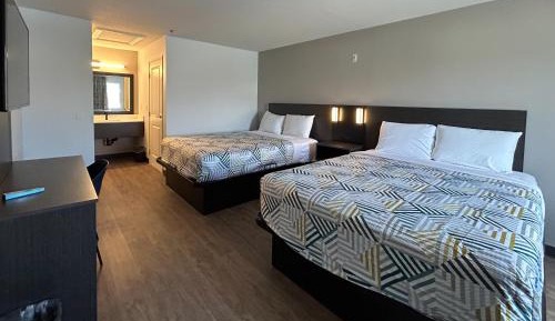 Queen Room with Two Queen Beds - Smoking