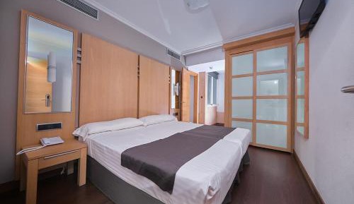 Economy Triple Room