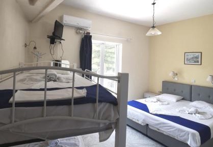 Studio (4 Adults)