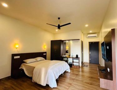 Deluxe Room (2 Adults + 1 Child)