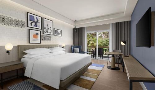 Deluxe King Room with Balcony and Garden View
