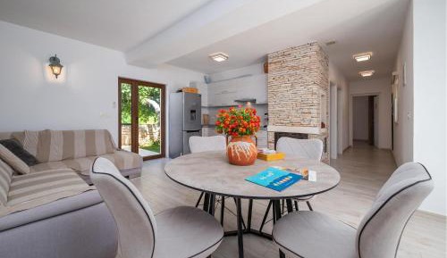 Three-Bedroom Vacation Home 