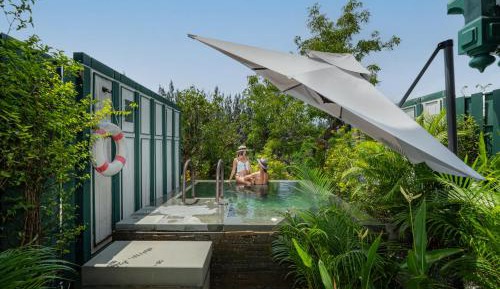 Premium King Room with Pool Lake View