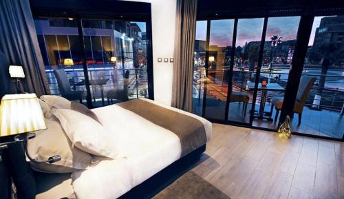 Deluxe Double Room with Side Sea View