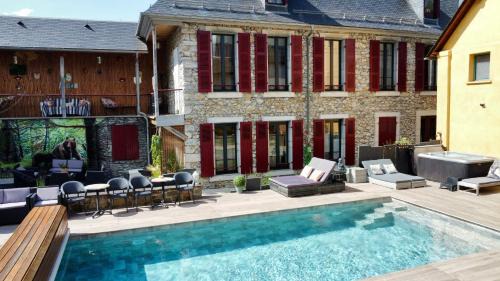 King Room with Pool View