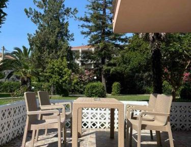 Apartment with Garden View
