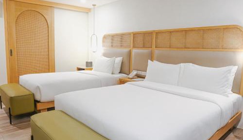 Premier Triple ( 1 Queen & 1 Twin)- No Window