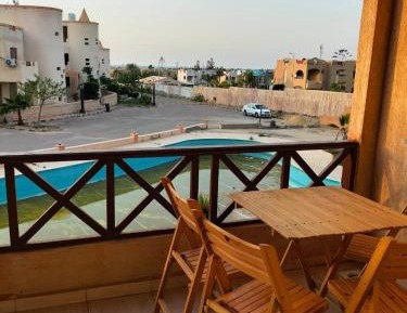 Apartment with Pool View 