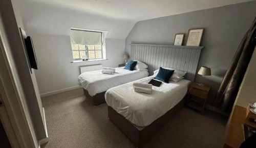 Twin Room with Private Bathroom