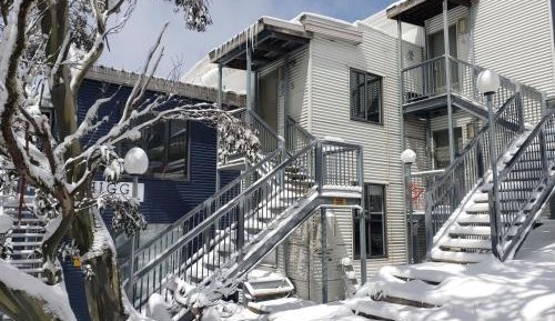 One-Bedroom Apartment with Balcony