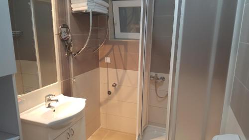 One-Bedroom Apartment with Balcony