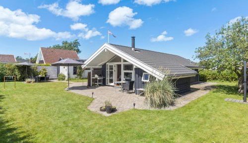 Three-Bedroom Holiday Home 
