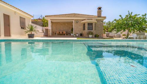 Three-Bedroom Holiday Home 