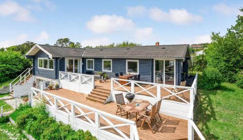 Three-Bedroom Holiday Home 