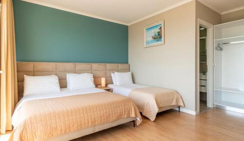 Standard Triple Room with Sea View